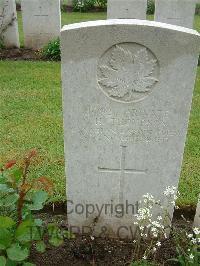 Etaples Military Cemetery - Thompson, George Henry